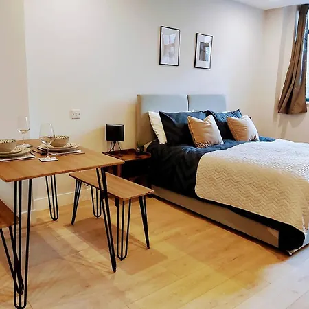 Market Haven Deluxe Studios Town Centre With Netflix, Business & Leisure Travellers Northampton Exterior foto