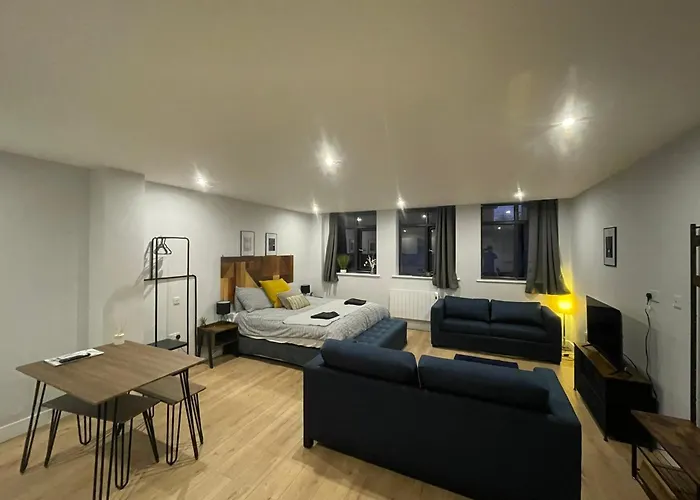 Market Haven Deluxe Studios Town Centre With Netflix, Business & Leisure Travellers